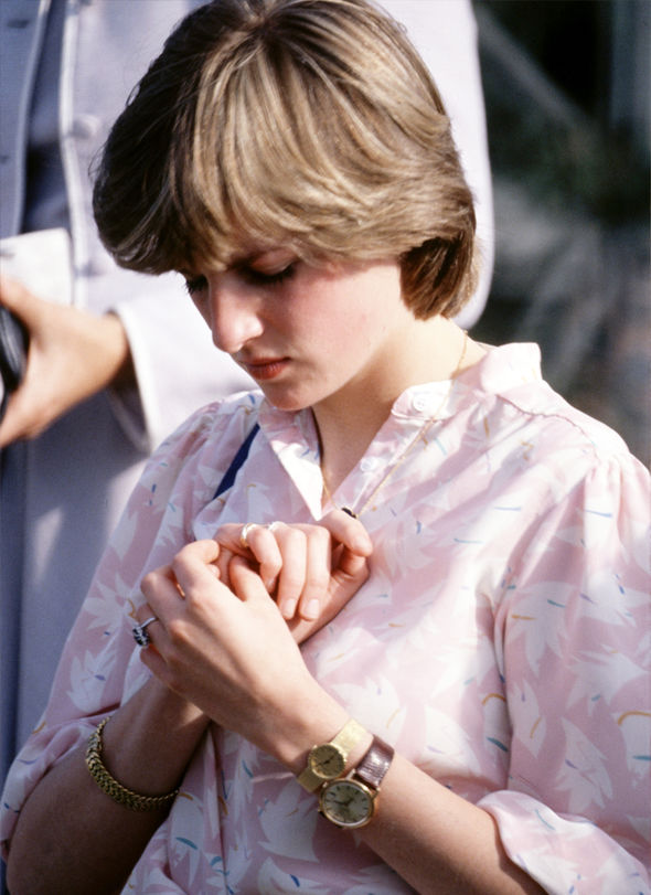 Là fashionista nhưng Công nương Diana từng đeo 1 tay 2 chiếc đồng hồ, hóa ra lý do lại ngọt ngào đến thế - Ảnh 1.