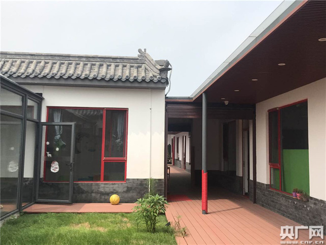 Trẻ tự kỉ bị c&ocirc; gi&aacute;o tr&oacute;i tay, buộc d&acirc;y thừng, k&eacute;o l&ecirc; trong lớp g&acirc;y bức x&uacute;c dư luận - Ảnh 1.