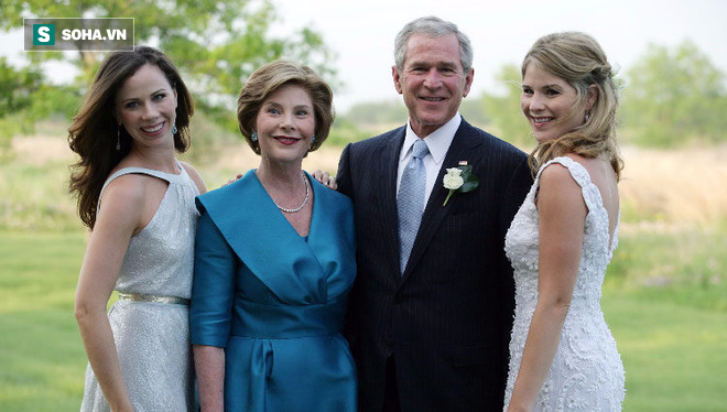 Cựu tổng thống Mỹ George W. Bush chỉ n&oacute;i một c&acirc;u, &ocirc;ng bố n&agrave;o c&oacute; con g&aacute;i cũng đều x&uacute;c động! - Ảnh 1.