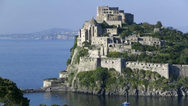 Italy: Động đất tại đảo du lịch Ischia, hàng chục người bị thương - Ảnh 1.
