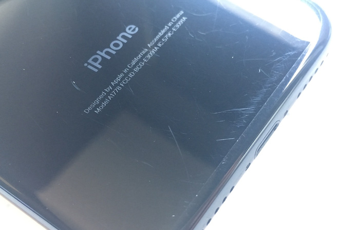 Ế ẩm, các đại lý đồng loạt giảm giá mạnh iPhone 7 đen bóng trước thềm iPhone 8 ra mắt - Ảnh 1.