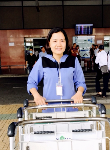 Hà Nội: Nhân viên đẩy xe trả lại hơn 700 triệu khách bỏ quên ở sân bay Nội Bài - Ảnh 1.