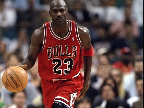 Ngoài cầu thủ bóng rổ Michael Jordan và người dẫn chương trình nổi tiếng Oprah Winfrey, danh sách 10 tỷ phú da màu giàu nhất thế giới còn có những ai? - Ảnh 2.