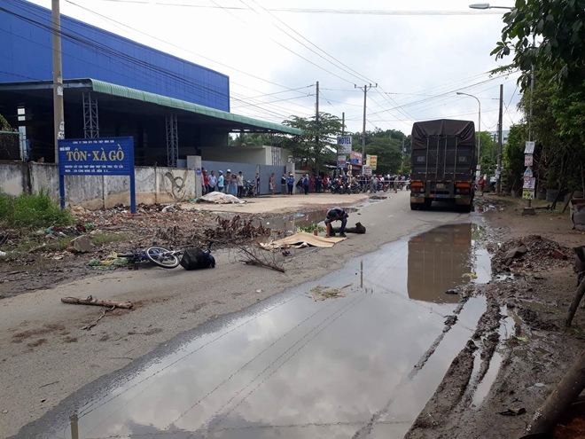 Thiếu nữ bị xe c&aacute;n tử vong khi đi mua dụng cụ học tập cho em  - Ảnh 1.