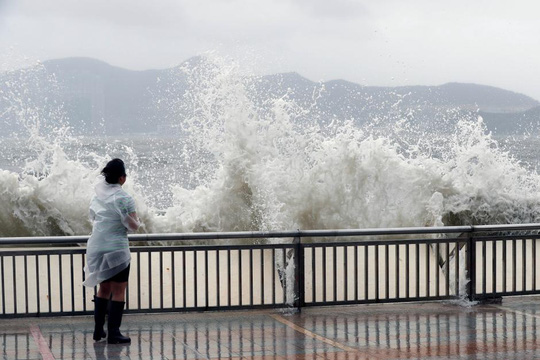 Càn quét Hồng Kông, Macau, bão Hato tràn vào Trung Quốc - Ảnh 2.