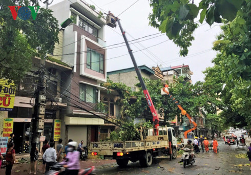 Lào Cai: Giông lốc tốc mái hơn 700 nhà dân, thiệt hại trên 7 tỷ đồng - Ảnh 2.