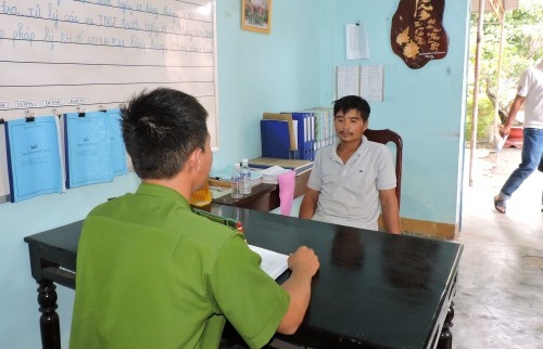 Vác súng dạng AK bắn bạn học cũ thủng hai má - Ảnh 1.