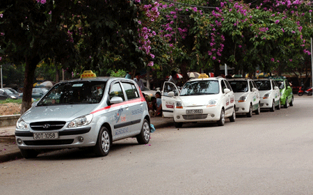 Các hãng taxi tại Hà Nội sẽ chung phần mềm và cùng màu sơn - Ảnh 1.
