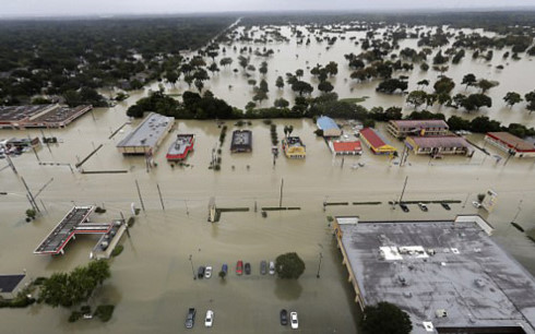 Dân vùng lũ do bão Harvey tại Texas khốn đốn vì trộm cướp, hôi của - Ảnh 1.