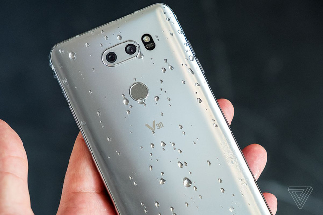 LG V30 vừa ch&iacute;nh thức ra mắt: Snapdragon 835, 4GB RAM, m&agrave;n OLED 6 inch, camera k&eacute;p, pin 3.300 mAh, chạy Android 7.1.2 - Ảnh 2.