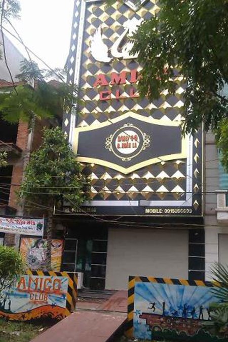 Nghi vấn nhân viên quán karaoke bị đánh trọng thương do... trêu gái - Ảnh 1.