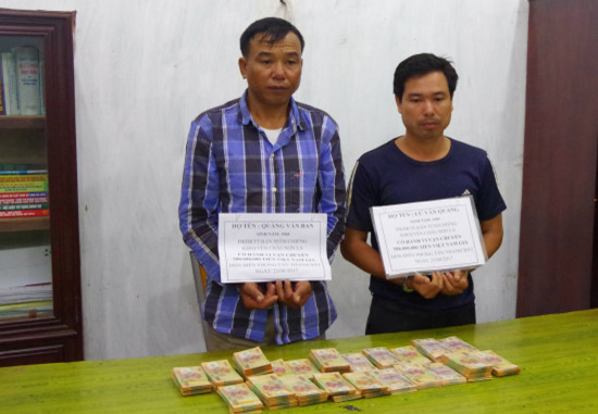 Hạ m&agrave;n kịch của 2 kẻ l&atilde;o luyện chuy&ecirc;n bu&ocirc;n tiền giả - Ảnh 1.