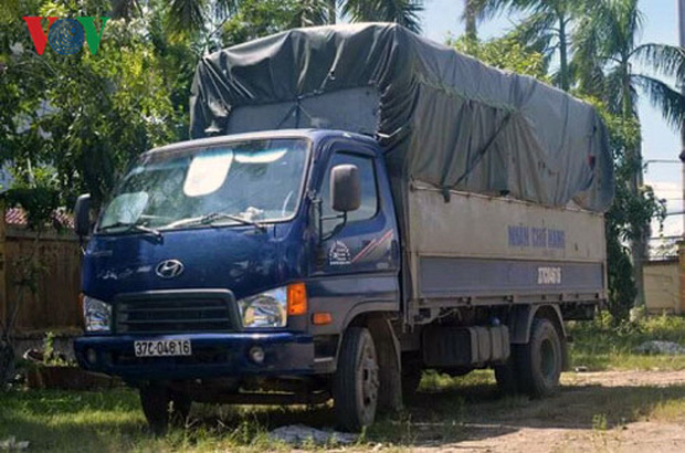 Gây tai nạn, vợ chồng lái xe tải sơn lại xe để đối phó với công an - Ảnh 2.