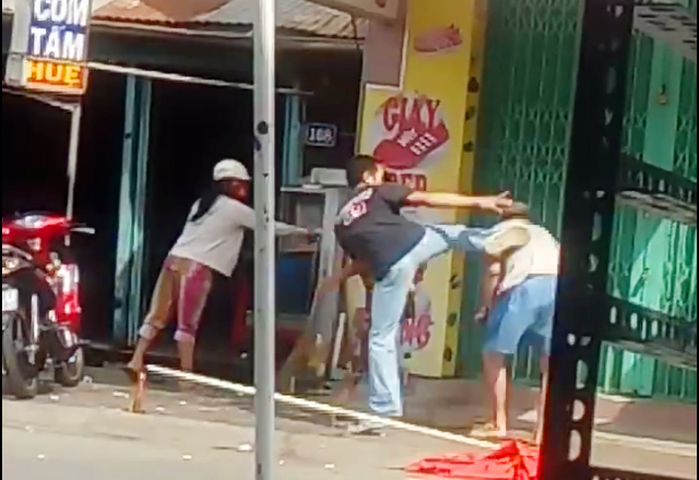 Sự thật về video con trai đánh cha trong ngày lễ Vu lan - Ảnh 3.