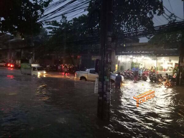 Sau trận mưa lớn, hình ảnh phòng trọ khiến nhiều sinh viên dở khóc dở cười - Ảnh 2.