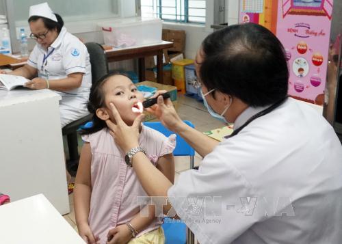 TP. Hồ Chí Minh: Bệnh sốt xuất huyết chưa lui, dịch tay chân miệng lại tới - Ảnh 1.