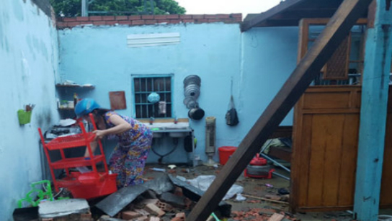 Lâm Đồng: Lốc xoáy làm 27 căn nhà bị hư hỏng, 4 người bị thương - Ảnh 1.