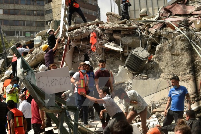 Hàng chục nạn nhân trong vụ động đất khủng khiếp ở Mexico là trẻ em - Ảnh 1.