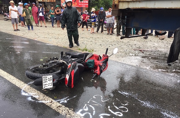 Bình Thuận: Sinh viên tử vong sau va chạm với xe container - Ảnh 1.