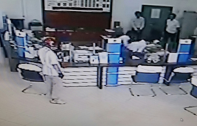 Lộ diện thủ phạm cầm súng gây ra vụ cướp ngân hàng ở Vĩnh Long - Ảnh 1.
