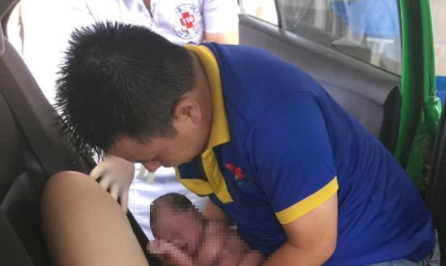 Chuyện chưa kể của người bố l&agrave;m &ldquo;b&agrave; đỡ&rdquo; bất đắc dĩ tr&ecirc;n taxi - Ảnh 3.