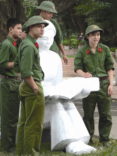 Cuối tuần xem gì?: Nhìn lại hình ảnh người lính Hà Nội trong Mùi cỏ cháy - Ảnh 2.