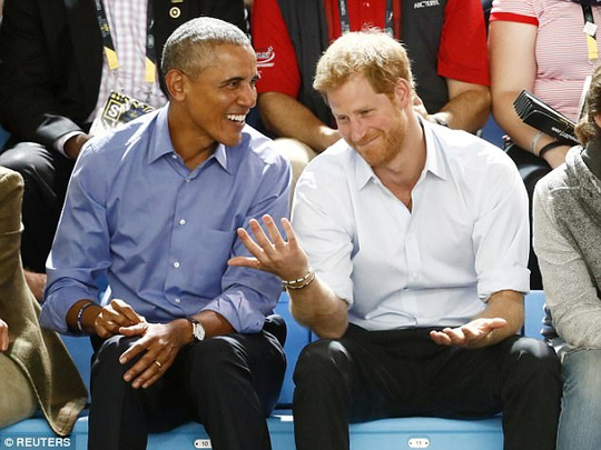 Tiết lộ cuộc trò chuyện thân mật giữa ông Obama và Hoàng tử Harry - Ảnh 1.