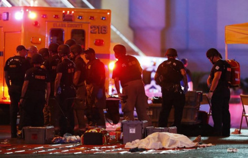 FBI khẳng định kẻ xả súng ở Las Vegas không liên quan khủng bố IS - Ảnh 1.