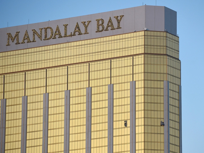 Chuông báo cháy tố cáo vị trí của tay súng đang lẩn trốn giữa 3.309 căn phòng khách sạn - Ảnh 1.