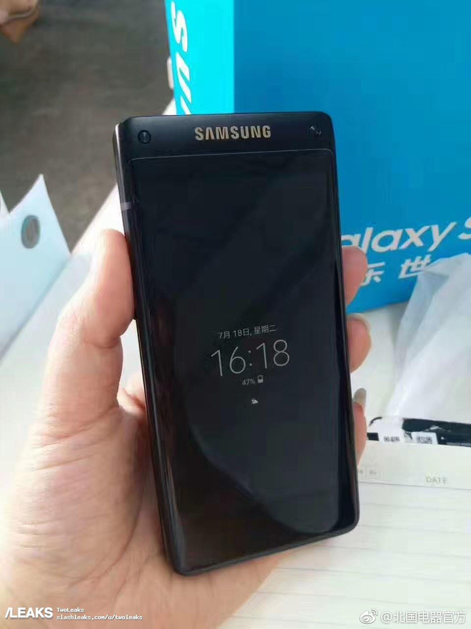 Thêm mẫu điện thoại nắp gập Samsung khác sắp lên kệ, giá có thể bằng 2 chiếc Note8 - Ảnh 1.