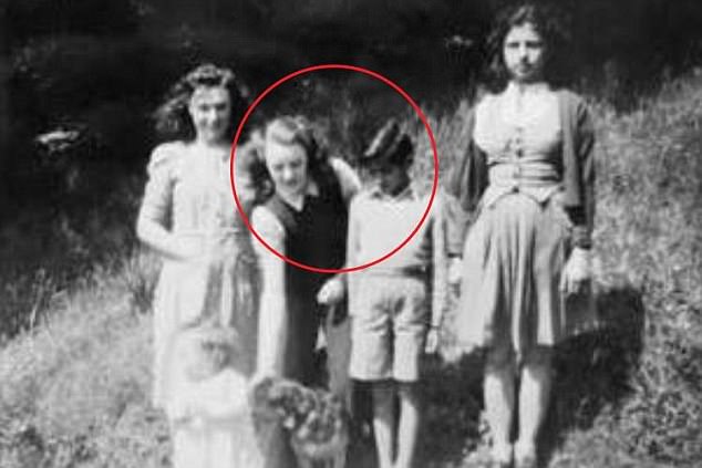 Lạc nhau 60 năm, cụ b&agrave; sung sướng khi biết em trai thất lạc l&agrave; một trong những người gi&agrave;u nhất thế giới - Ảnh 1.