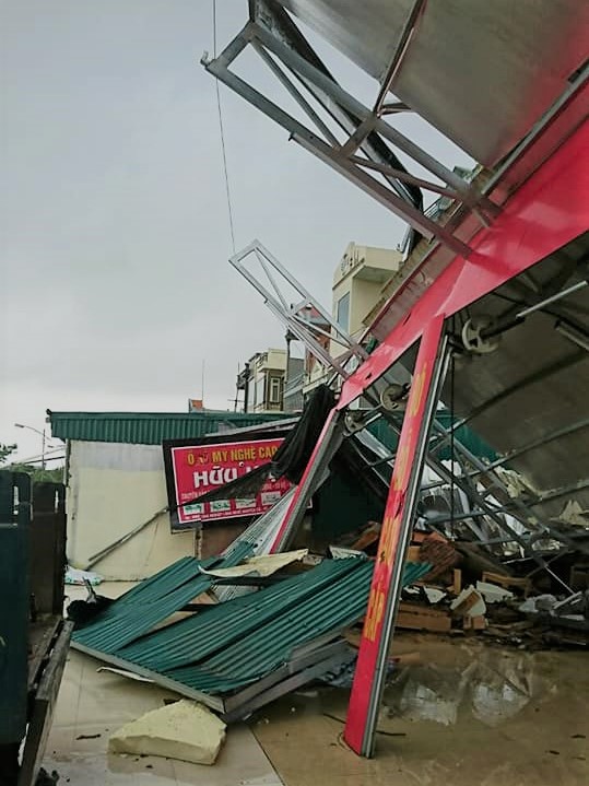 Lốc xoáy ở Thái Bình: 4 người bị thương, nhà đổ sập, tốc mái - Ảnh 2.