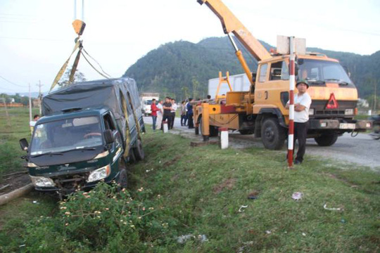 Tông chết bò đang gặm cỏ bên đường, tài xế phải đền 38 triệu đồng - Ảnh 2.