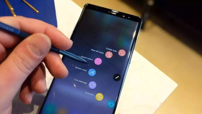 Dù đã lên kệ được hơn một tháng, Samsung Galaxy Note 8 vẫn đang đắt như tôm tươi tại Hàn Quốc - Ảnh 1.