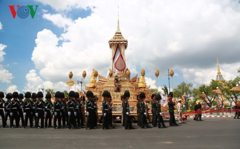 Thái Lan sẵn sàng cho lễ Hỏa táng Vua Rama 9 - Ảnh 1.