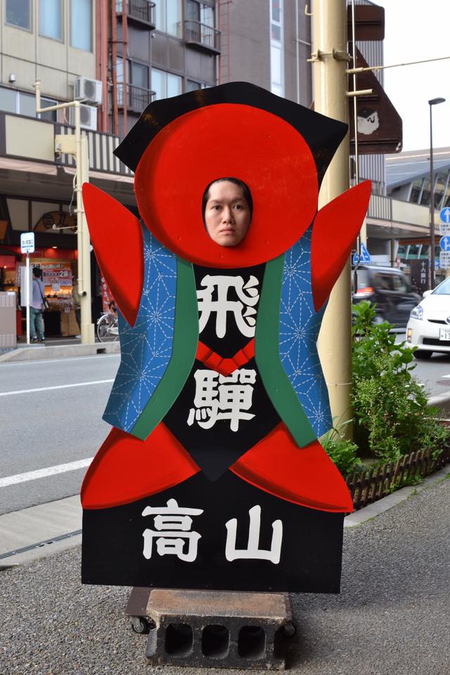 Thú vui kỳ lạ: Chàng trai đi khắp nước Nhật để chụp hơn 3000 tấm ảnh với phông khoét mặt - Ảnh 14.