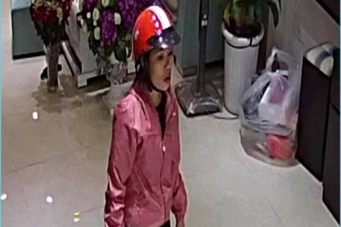 Truy tìm đối tượng nữ vào cửa hàng trên phố Khâm Thiên ẵm đồ hàng trăm triệu đồng - Ảnh 1.