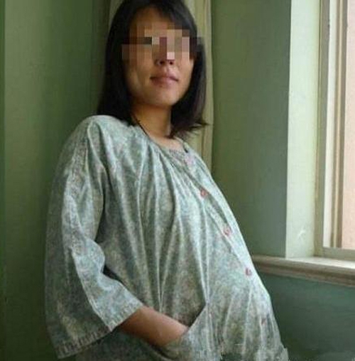 Mảnh giấy ghi: Nếu cuộc sinh có vấn đề, xin hãy cứu tôi trước sản phụ dúi vào tay bác sĩ gây tranh cãi - Ảnh 1. Mảnh giấy ghi: Nếu cuộc sinh có vấn đề, xin hãy cứu tôi trước sản phụ dúi vào tay bác sĩ gây tranh cãi - Ảnh 1.