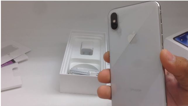 iPhone X đầu tiên của thế giới đã về và được anh chàng may mắn này đập hộp khoe ngay lập tức - Ảnh 3.