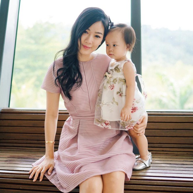 Hot mom 2 con nổi tiếng nhất nhì châu Á: Xinh đẹp, chồng chiều, con siêu đáng yêu - Ảnh 1.