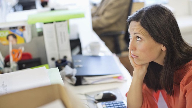 Nếu ng&agrave;y n&agrave;o cũng ngồi l&igrave; ở b&agrave;n l&agrave;m việc v&agrave; mệt mỏi th&igrave; bạn cần th&ecirc;m ngay những thứ n&agrave;y v&agrave;o bữa ăn - Ảnh 1.