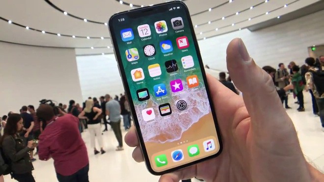 Apple l&agrave;m phải lớn, n&acirc;ng gi&aacute; iPhone X cao hơn 300 USD ngay tại qu&ecirc; nh&agrave; của Samsung - Ảnh 1.