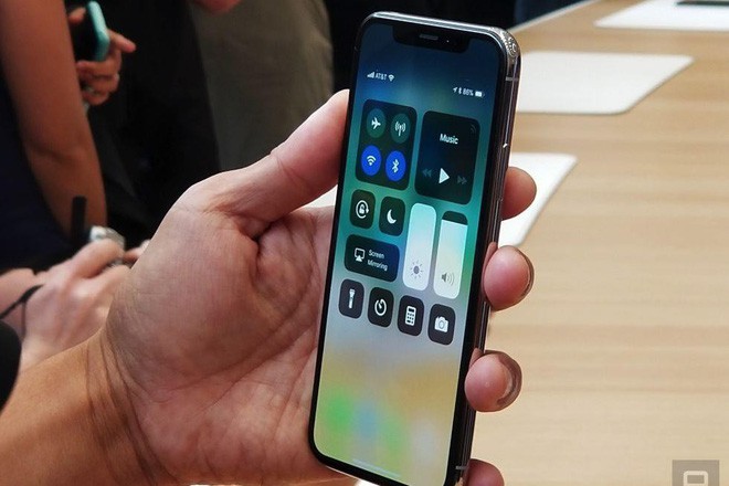 Tim Cook khẳng định iPhone X kh&ocirc;ng đắt, nhịn uống c&agrave; ph&ecirc; mỗi ng&agrave;y l&agrave; mua được chứ c&oacute; g&igrave; đ&acirc;u? - Ảnh 1.