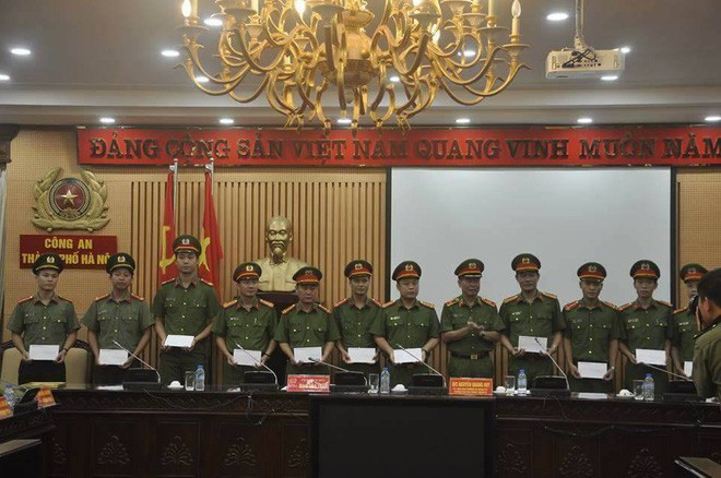 Khen thưởng ban chuy&ecirc;n &aacute;n vụ &aacute;n giết người cướp t&agrave;i sản ở chung cư cao cấp - Ảnh 1.