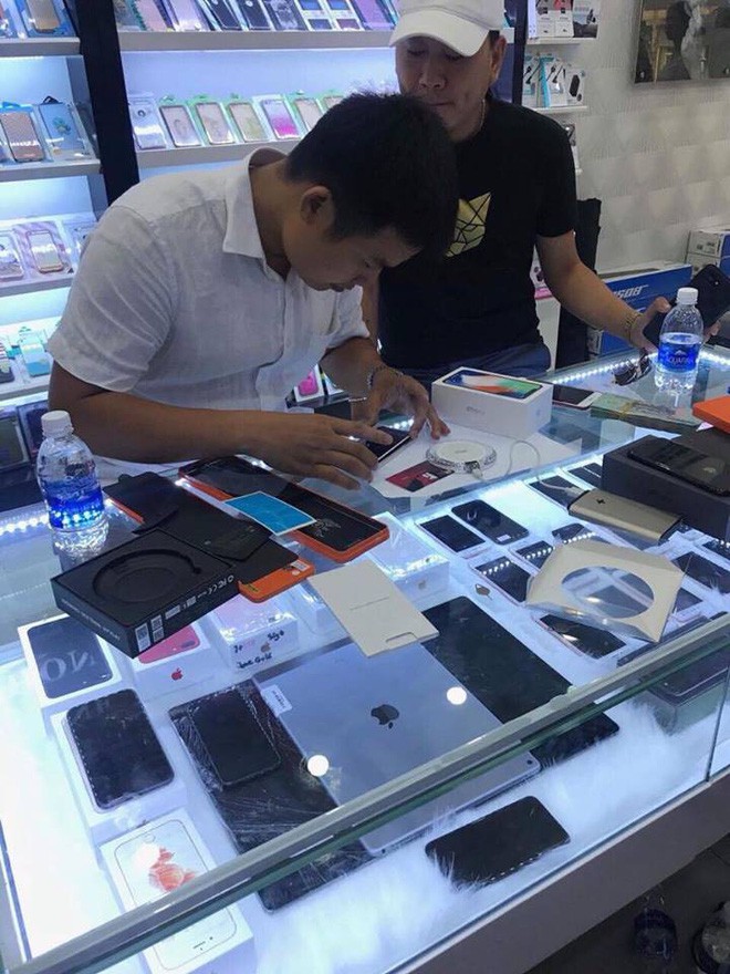 Bầu show Nguyễn Huy bỏ 68 triệu mua iPhone X đầu tiên tại Việt Nam: Tiền bạc không quan trọng, chỉ mua nếu là người đi đầu, không thì thôi! - Ảnh 2.