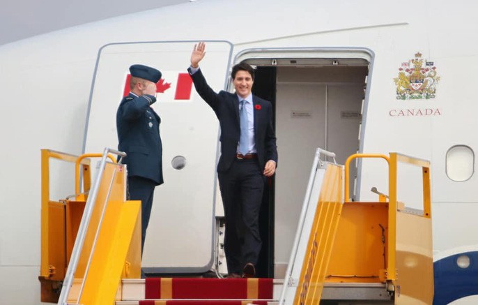 Chuyên cơ chở Thủ tướng Canada Justin Trudeau tới Hà Nội - Ảnh 1. Chuyên cơ chở Thủ tướng Canada Justin Trudeau tới Hà Nội - Ảnh 1.