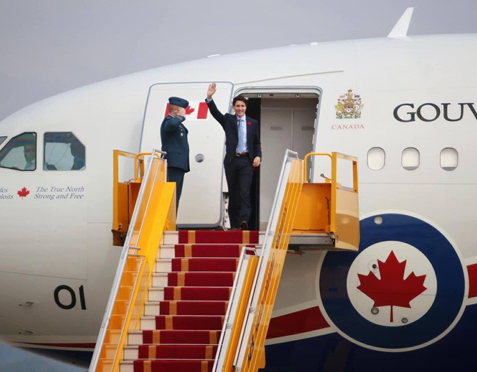 Chuyên cơ chở Thủ tướng Canada Justin Trudeau tới Hà Nội - Ảnh 3. Chuyên cơ chở Thủ tướng Canada Justin Trudeau tới Hà Nội - Ảnh 3.