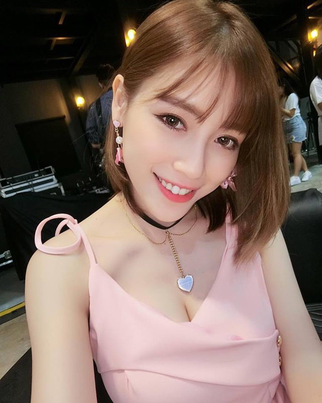 4 năm sau khi kết h&ocirc;n, hot girl từng nổi đ&igrave;nh đ&aacute;m Đ&ocirc;ng Nam &Aacute; nay đ&atilde; trở th&agrave;nh hot mom sang chảnh - Ảnh 2.