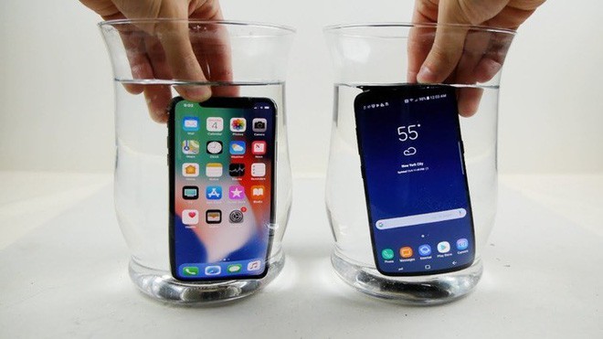 Đóng băng iPhone X và Galaxy S8: S8 tỉnh bơ, còn iPhone X hỏng Face ID, sập pin, chết cả màn hình - Ảnh 1.