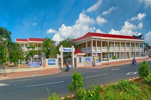 Nữ sinh lớp 8 uống thuốc diệt cỏ tự tử xôn xao Vũng Tàu, nhà trường thông tin gì? - Ảnh 2. Nữ sinh lớp 8 uống thuốc diệt cỏ tự tử xôn xao Vũng Tàu, nhà trường thông tin gì? - Ảnh 2.